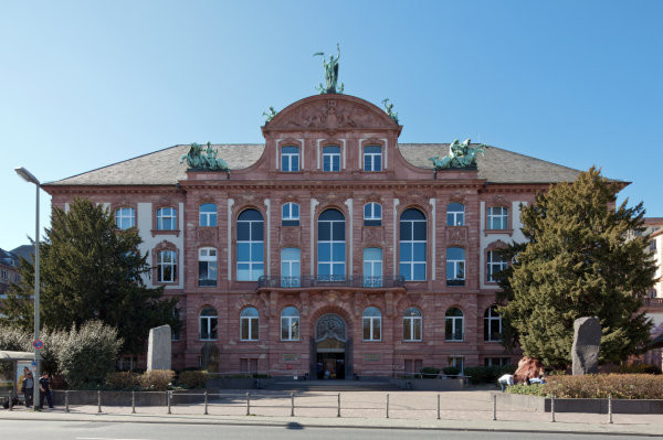 德國(guó)最大的自然博物館，德國(guó)森根堡自然博物館