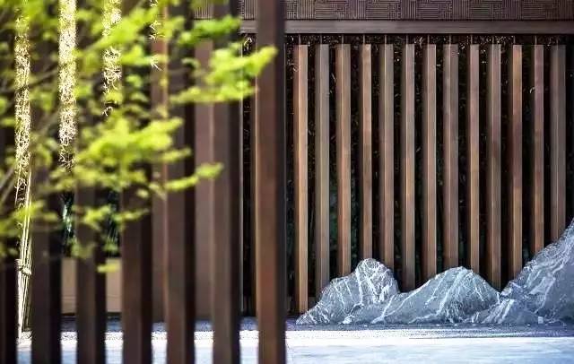 中式景觀流行設(shè)計元素：山水景墻