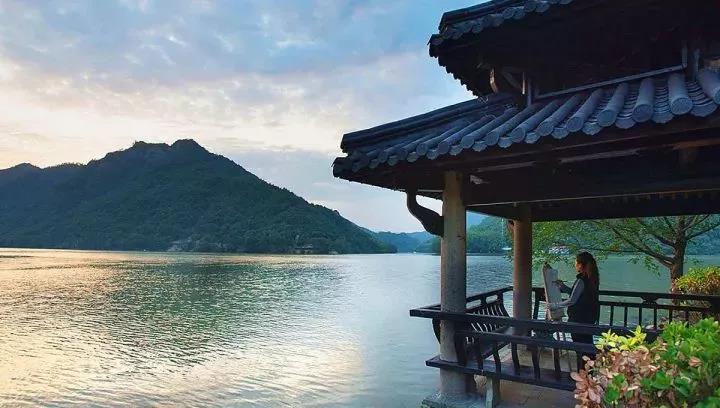 10家遺世獨立的湖畔民宿，感受盛夏的一股清涼