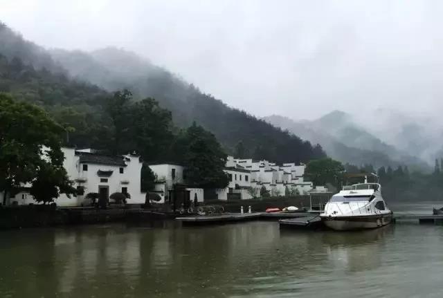 10家遺世獨立的湖畔民宿，感受盛夏的一股清涼
