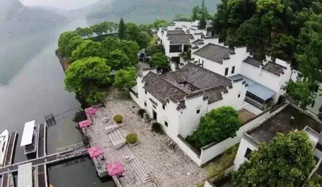 10家遺世獨立的湖畔民宿，感受盛夏的一股清涼