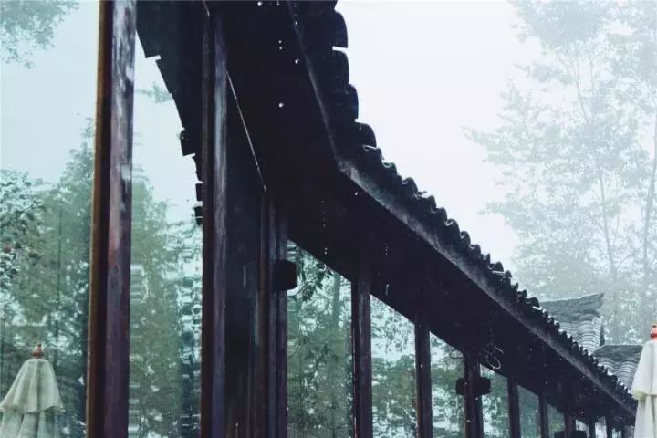 路之青城，在應(yīng)該努力的年紀(jì)留下精彩的痕跡！