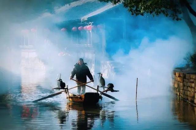 塘棲古鎮(zhèn)小茶姑娘，古鎮(zhèn)溪邊沐浴清風(fēng)滌蕩心靈