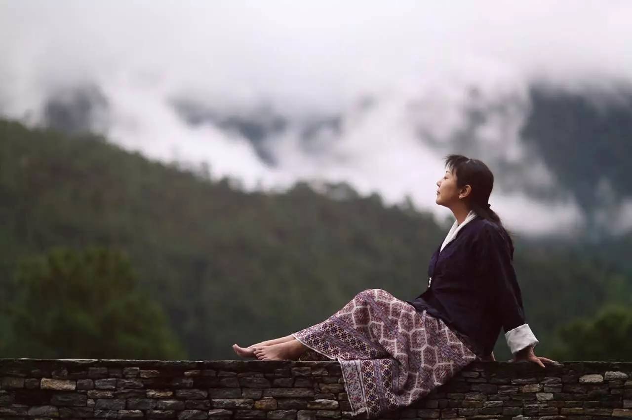 塘棲古鎮(zhèn)小茶姑娘，古鎮(zhèn)溪邊沐浴清風(fēng)滌蕩心靈