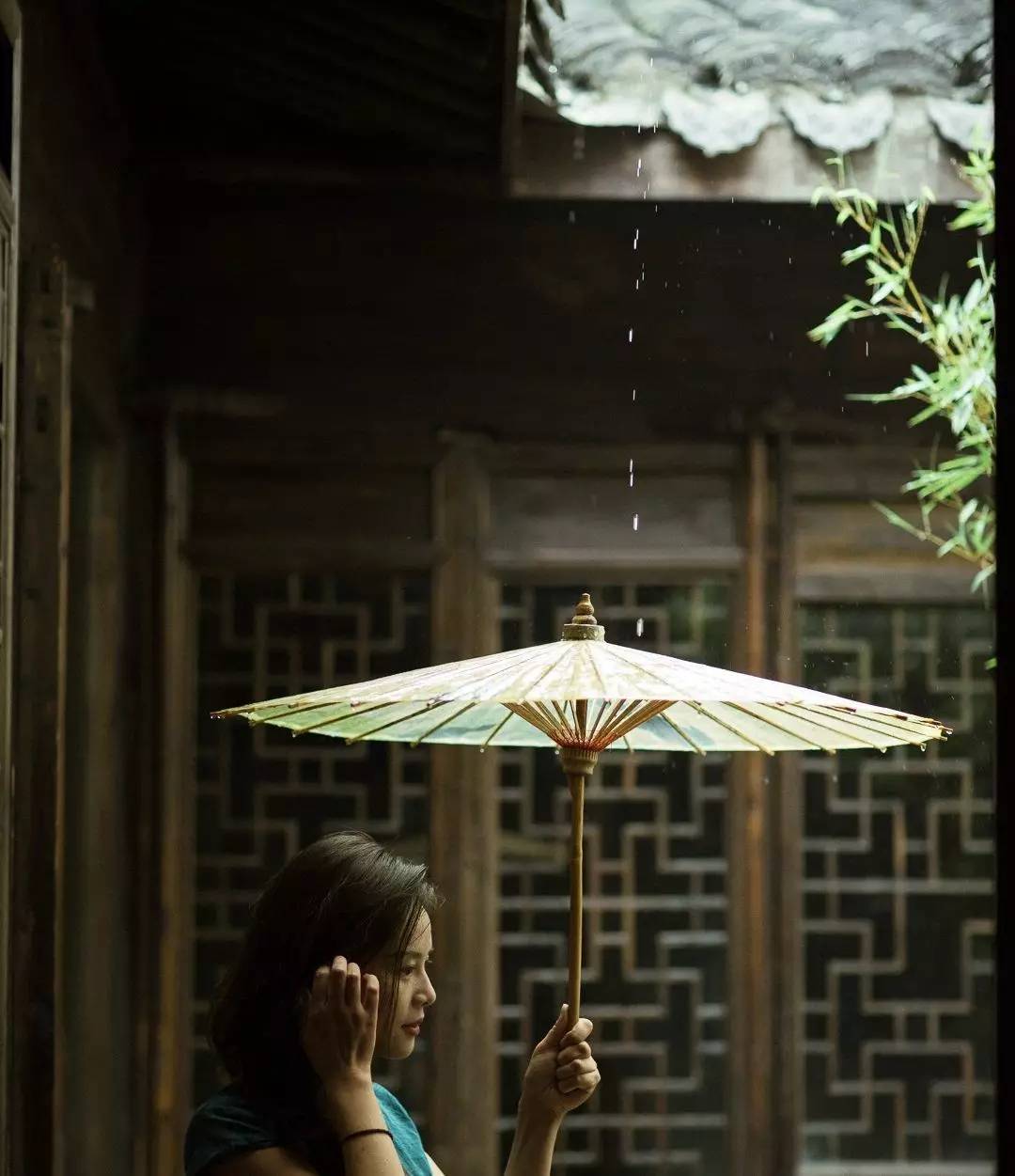塘棲古鎮(zhèn)小茶姑娘，古鎮(zhèn)溪邊沐浴清風滌蕩心靈
