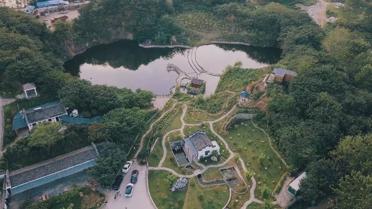 一宿·山麓之庭，一個(gè)充滿禪意山下庭院