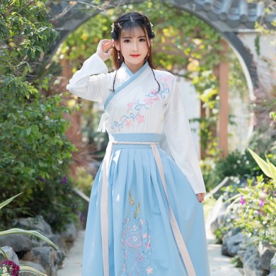 藍(lán)白古裝繡花漢服，改良漢服斜交齊腰襦裙