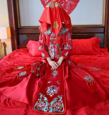 古典秀禾中式禮服，流蘇新娘結(jié)婚禮服