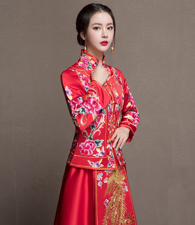 牡丹花新娘結(jié)婚禮服，金風(fēng)裙擺中式禮服