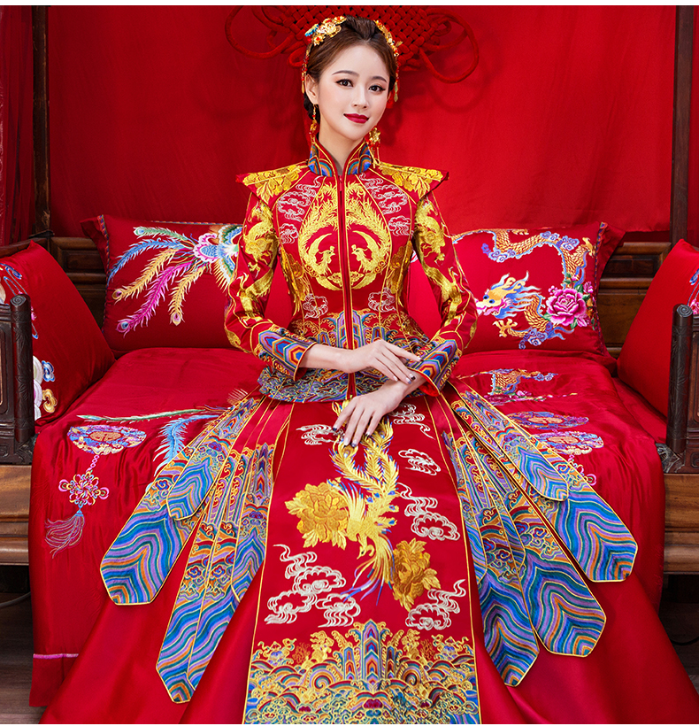 花開牡丹中式禮服，古韻悠揚(yáng)奢華刺繡新娘禮服