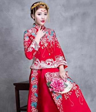 漫天繁花刺繡中式禮服，新娘結(jié)婚禮服