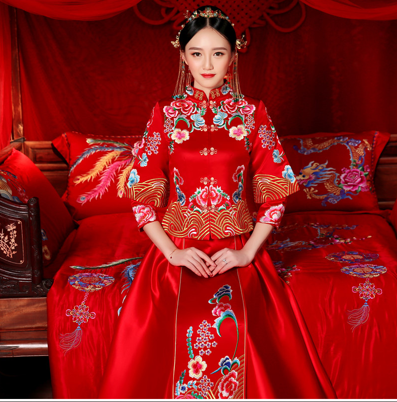 花團錦簇中式禮服，新娘結(jié)婚禮服