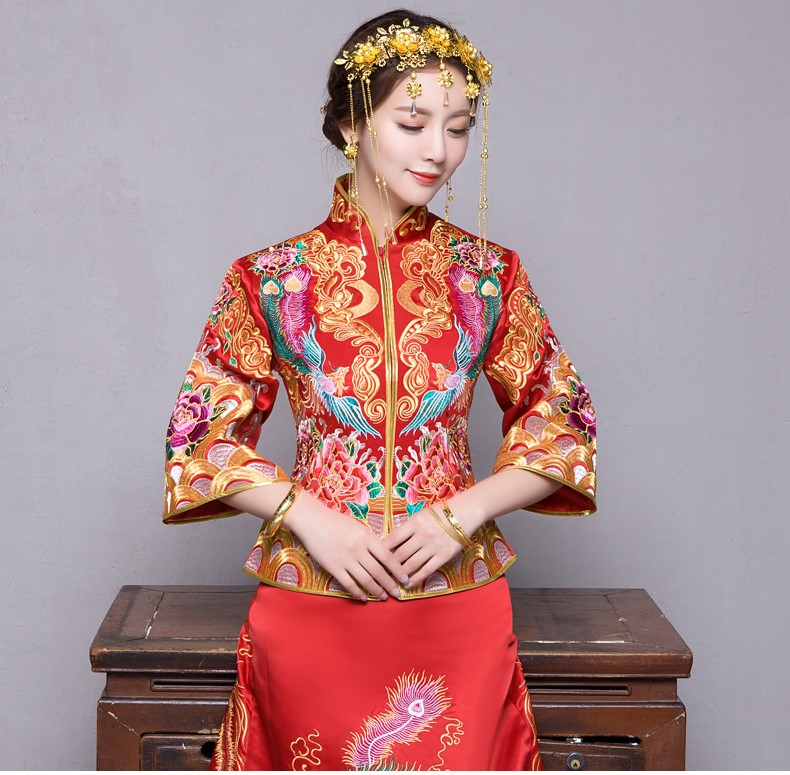 金絲繡花中式禮服，中國風(fēng)新娘禮服