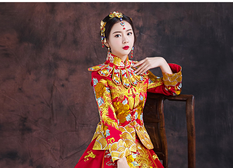 紅色長款拖尾中式禮服，精美刺繡新娘結(jié)婚禮服