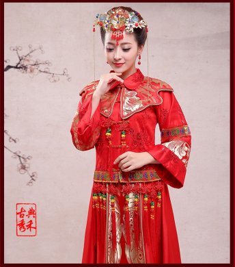 中國傳統(tǒng)式新娘禮服，鳳冠霞帔中式禮服