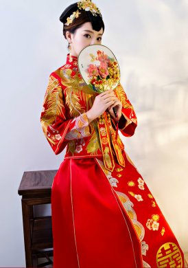 傳統(tǒng)中式禮服，紅色結(jié)婚新娘禮服