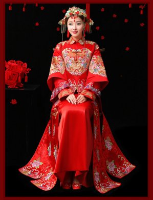 古典中國風(fēng)中式禮服，紅色結(jié)婚新娘禮服