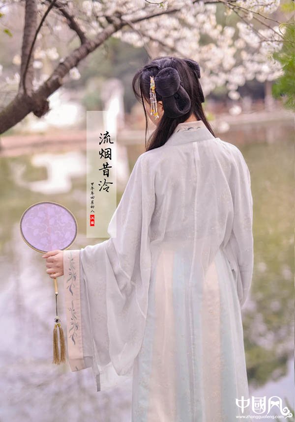 繡花交領(lǐng)襦裙大袖衫漢服