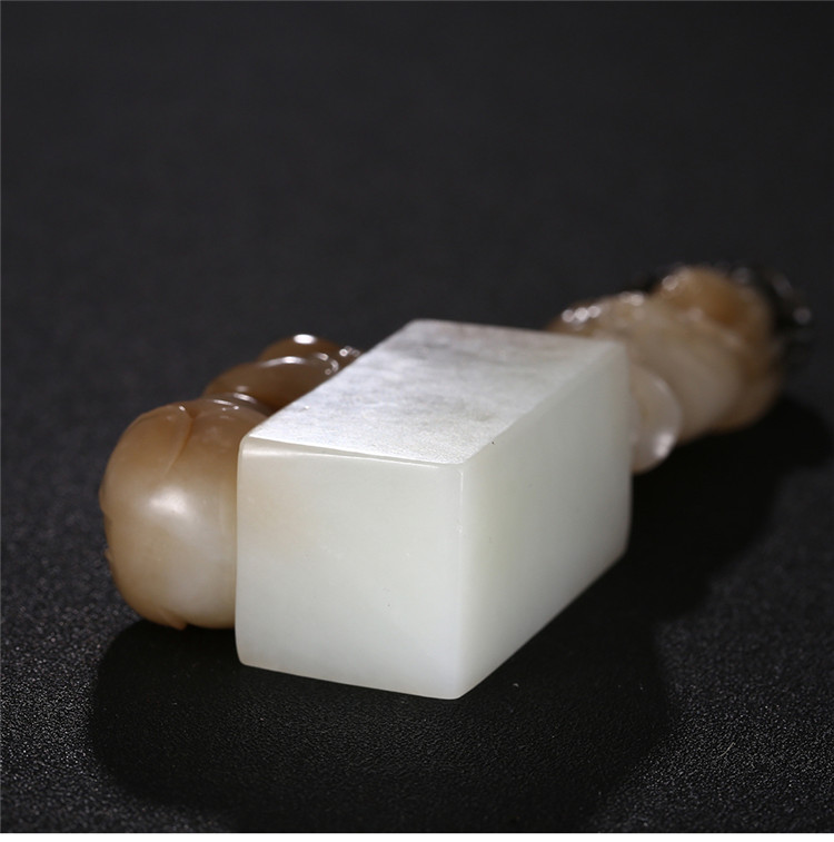 童子拜觀音白玉印章，立體圓雕和田玉手把件