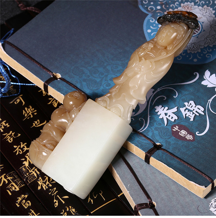 童子拜觀音白玉印章，立體圓雕和田玉手把件