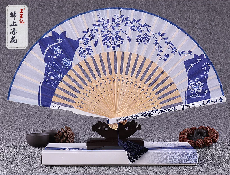 中國(guó)風(fēng)青花瓷古典真絲折扇