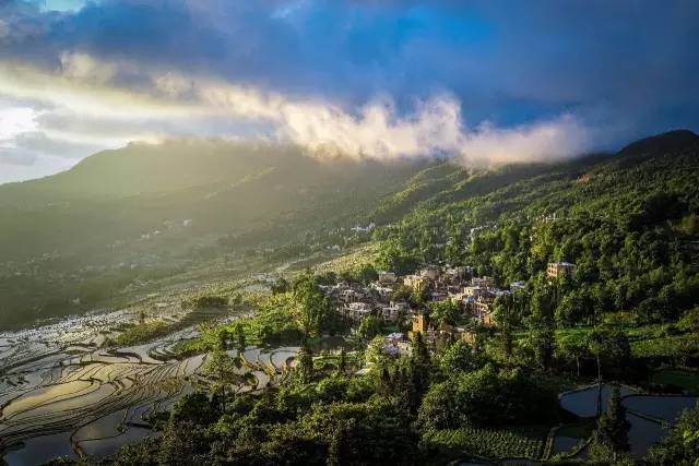 十條最適合自駕出游的中國(guó)風(fēng)景公路，一路美景