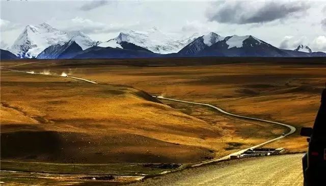 十條最適合自駕出游的中國風(fēng)景公路，一路美景