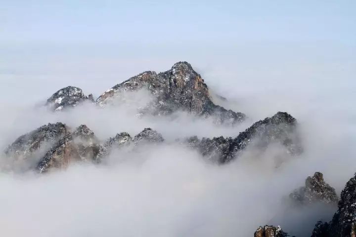 雪后黃山風(fēng)景宛如人間仙境，舞一曲雪中霓裳羽