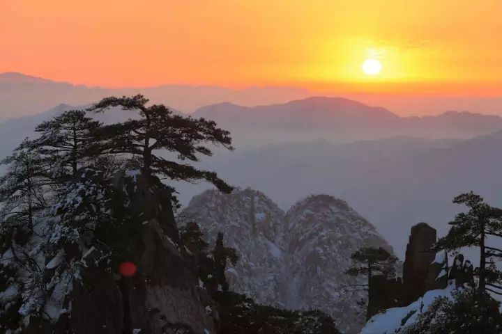 雪后黃山風(fēng)景宛如人間仙境，舞一曲雪中霓裳羽