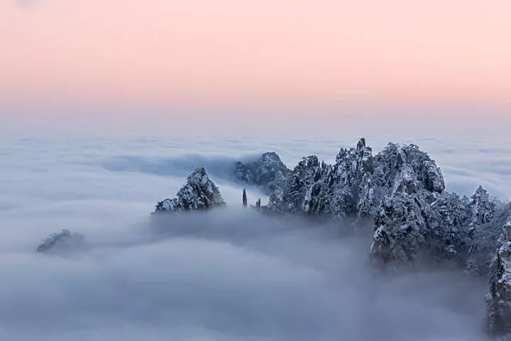 雪后黃山風(fēng)景宛如人間仙境，舞一曲雪中霓裳羽