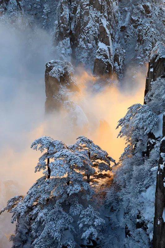 雪后黃山風(fēng)景宛如人間仙境，舞一曲雪中霓裳羽