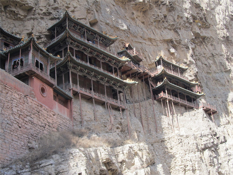 懸空寺半天高，三根馬尾空中吊