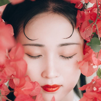 嬌艷紅花女生頭像，唯美古風(fēng)真人頭像