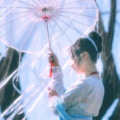 淡雅清新帶團扇女生頭像，唯美古風真人頭像