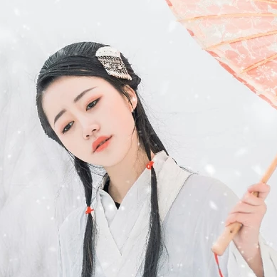 白衣素雪帶傘女生頭像，唯美古風(fēng)真人頭像