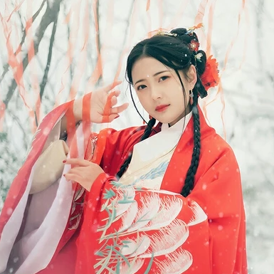 冷艷紅衣白雪女生頭像，唯美古風真人頭像