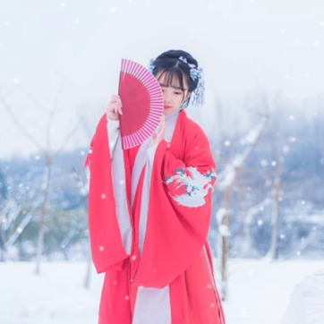 白雪紅衣女生頭像，唯美古風(fēng)真人頭像