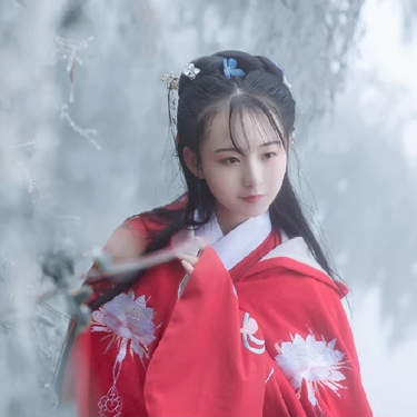 冰雪天地帶傘女生頭像，唯美古風(fēng)真人頭像