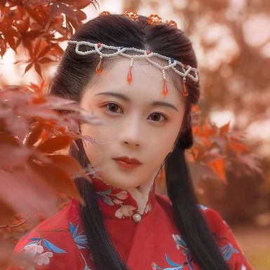 紅葉映霞女生頭像，唯美古風(fēng)真人頭像