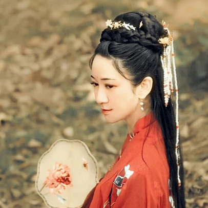 彼岸花團(tuán)扇紅妝紅衣頭像，唯美古風(fēng)真人頭像