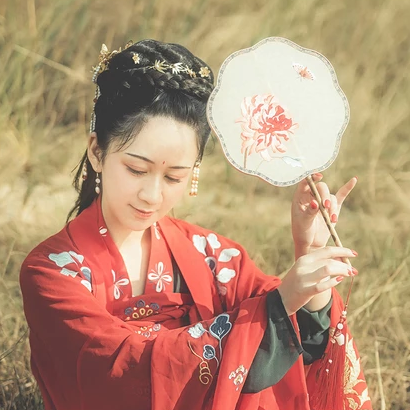 彼岸花團(tuán)扇紅妝紅衣頭像，唯美古風(fēng)真人頭像