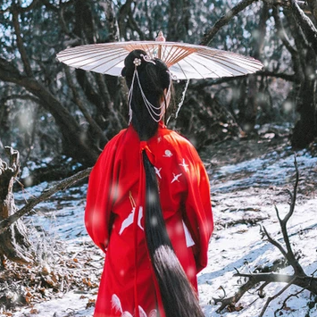 紅衣雪景女生頭像，唯美古風(fēng)真人頭像