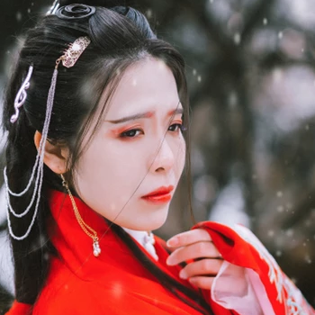 紅衣雪景女生頭像，唯美古風(fēng)真人頭像