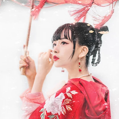 雪花飛舞紅衣女生頭像，唯美古風(fēng)真人頭像