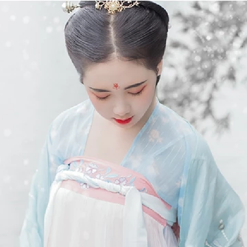 雪景帶團(tuán)扇女生頭像，唯美古風(fēng)真人頭像