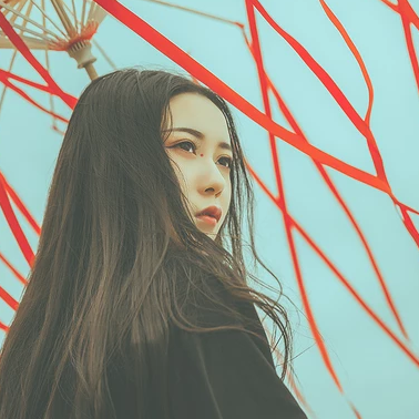 時尚漢服帶折扇女生頭像，唯美古風真人頭像