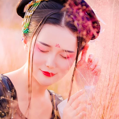 粉黛帶紅傘女生頭像，唯美古風(fēng)真人頭像