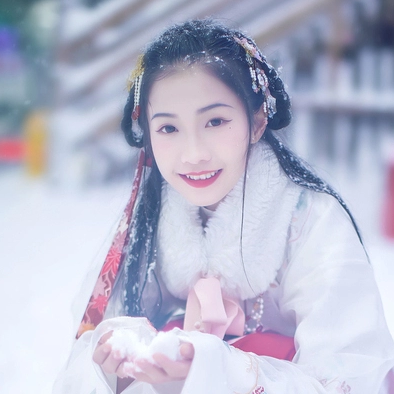 雪中團花帶傘女子頭像，唯美古真人頭像