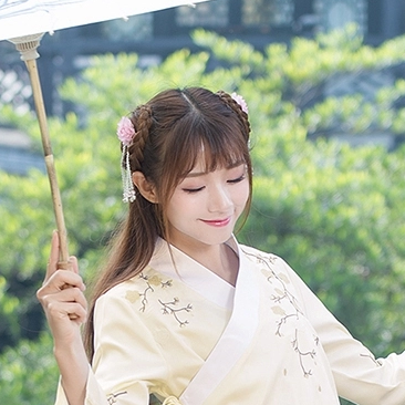 淡黃色漢服帶傘女生頭像，唯美古風(fēng)真人頭像