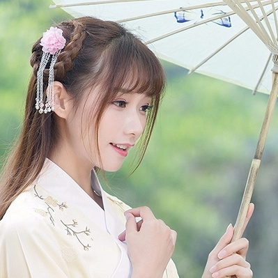 淡黃色漢服帶傘女生頭像，唯美古風(fēng)真人頭像